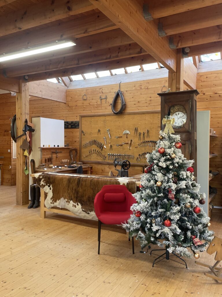 photo de la préparation d'une salle pour Noël pendant mon stage à la Sellor