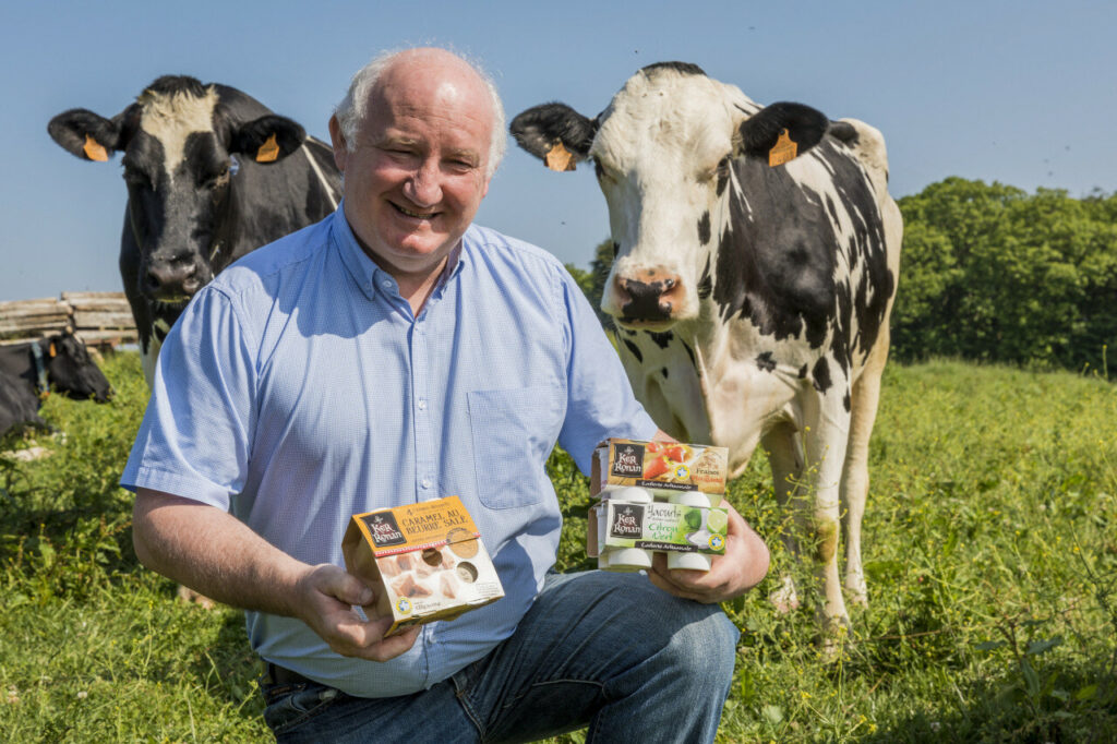 Le dirigeant de Ker Ronan avec des vaches